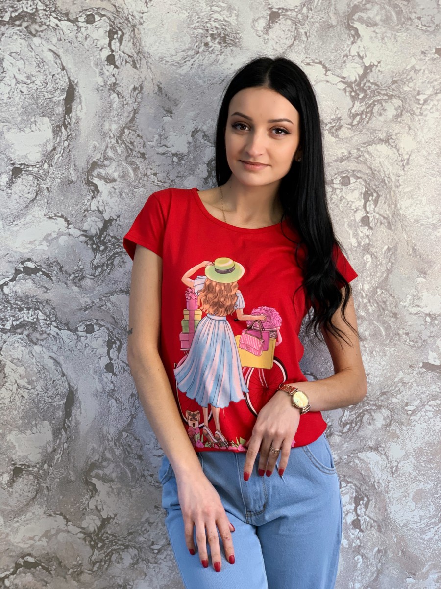 Женская стильная футболка