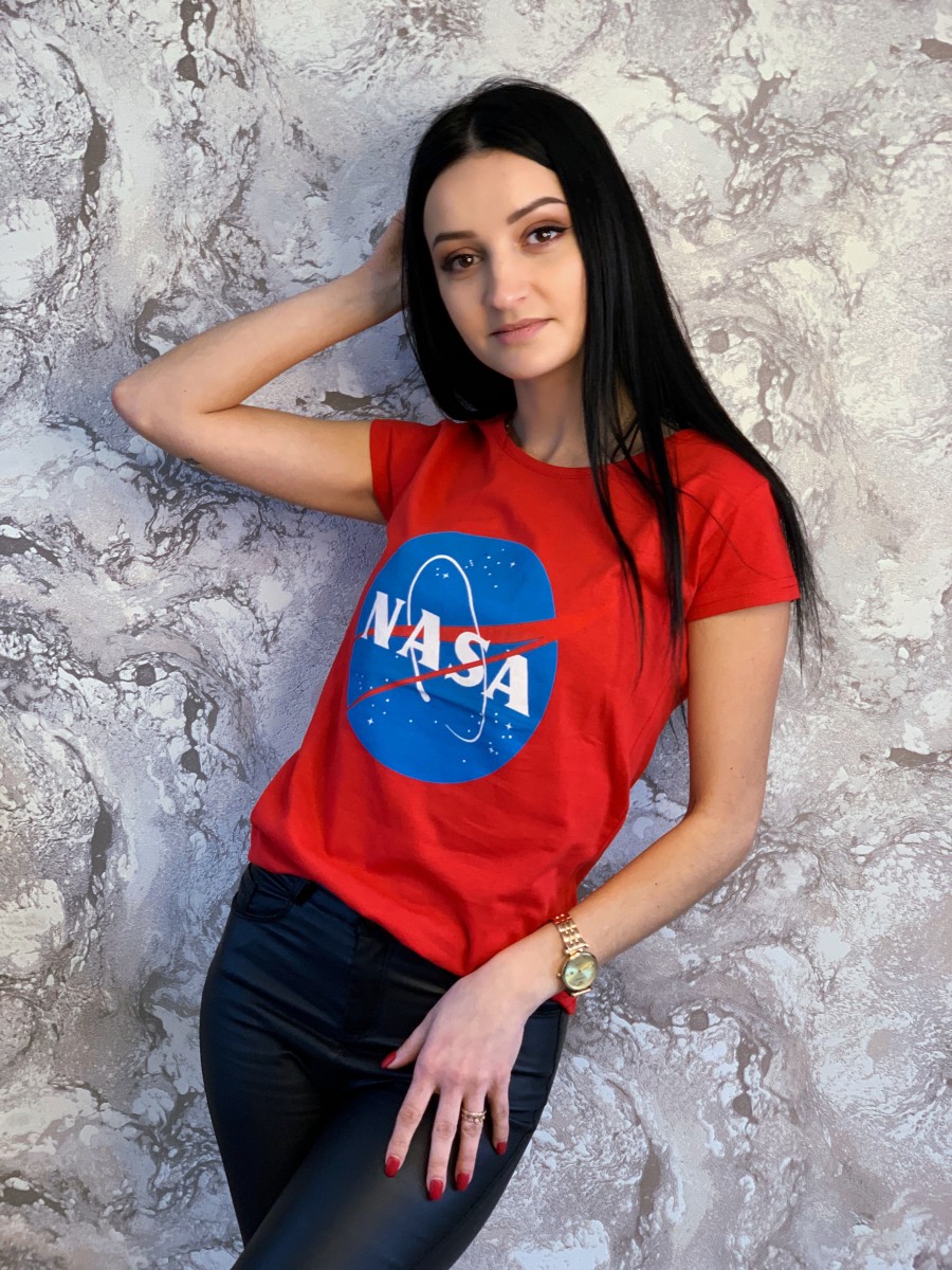 Женская стильная футболка