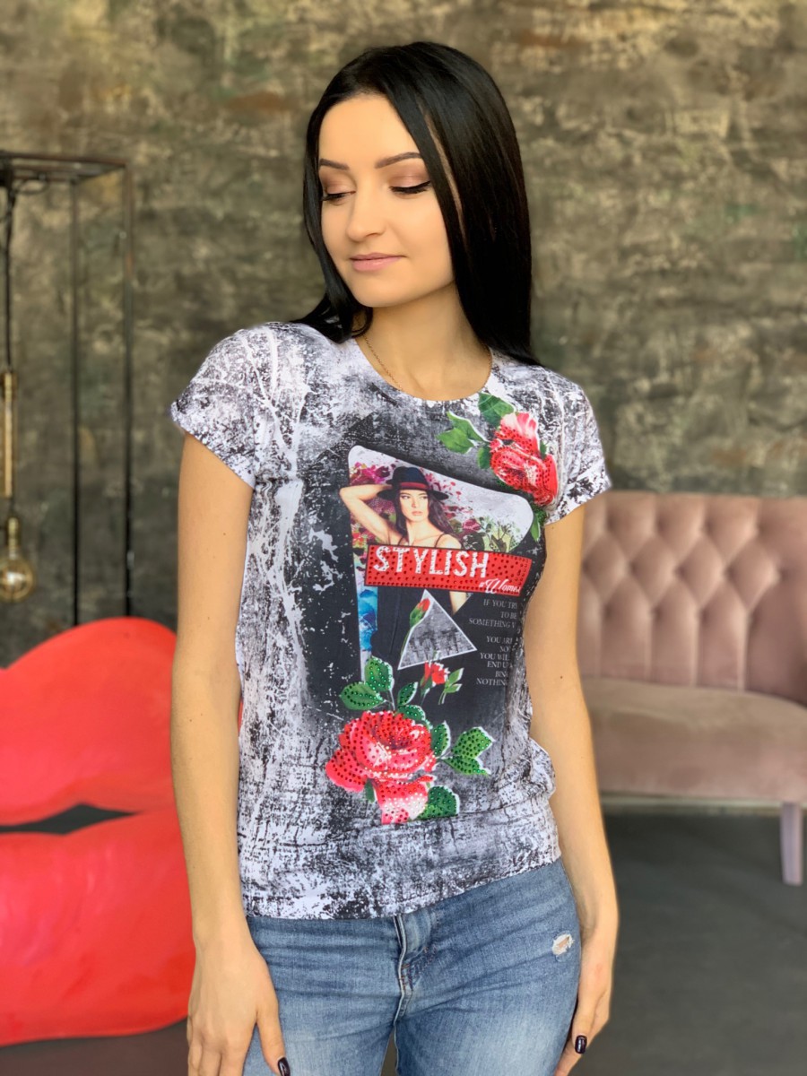 Женская стильная футболка в камнях 