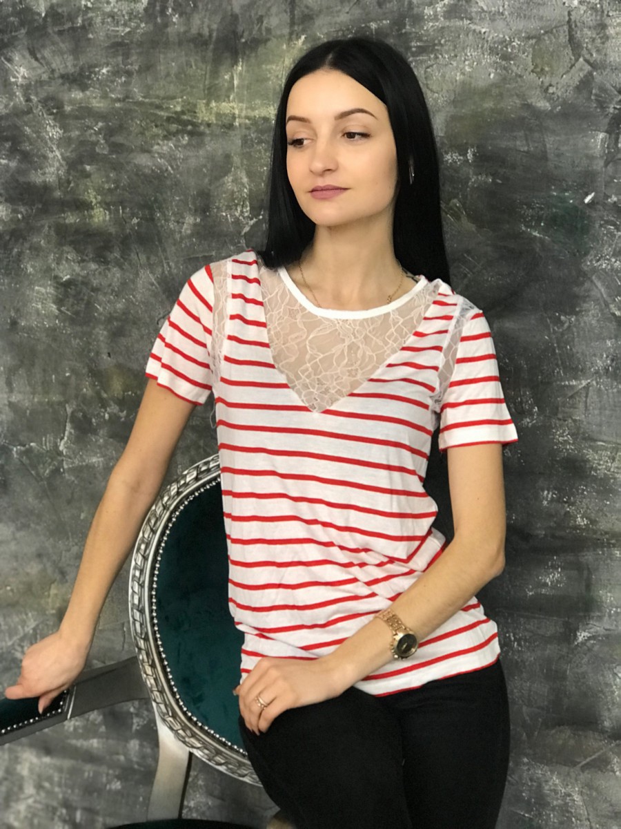 Женская стильная футболка 