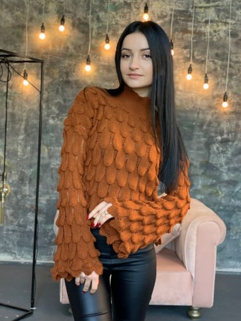 Женский стильный свитер 