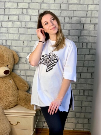Женская стильная удлинённая футболка 