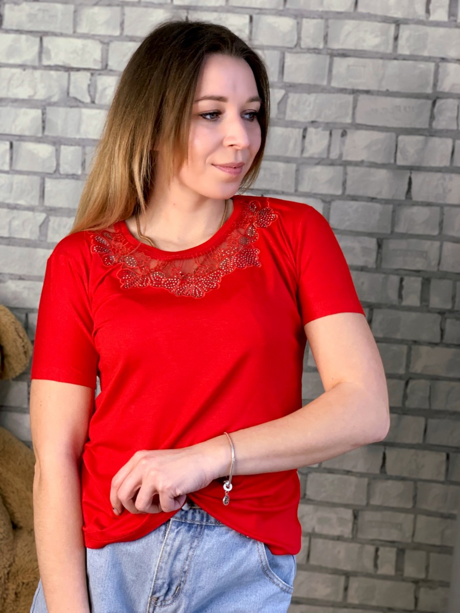 Женская стильная футболка в камнях 
