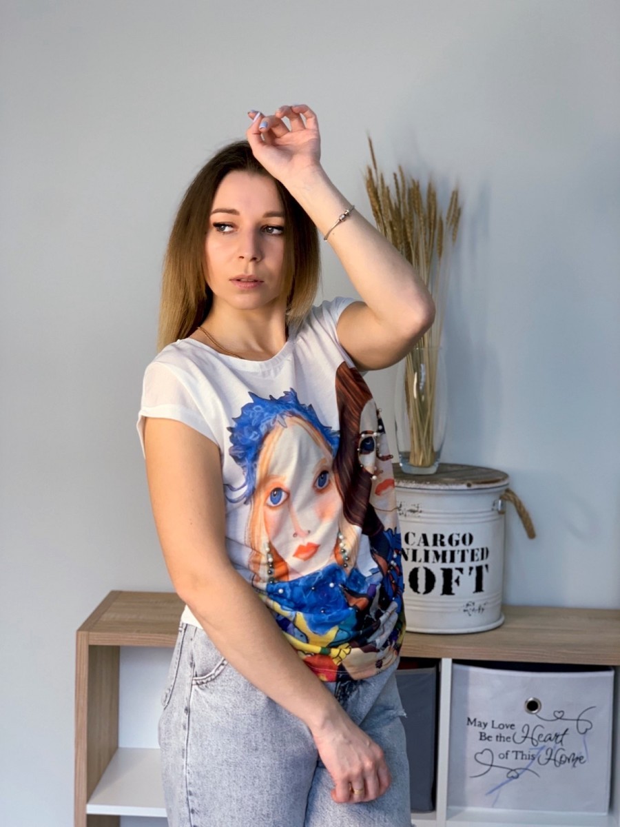 Женская стильная футболка в камнях