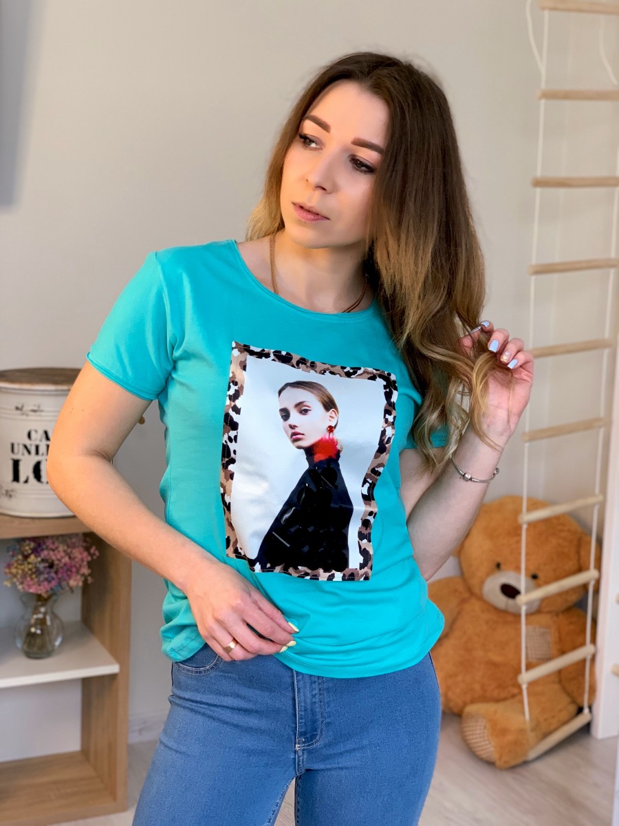 Женская стильная футболка в камнях 