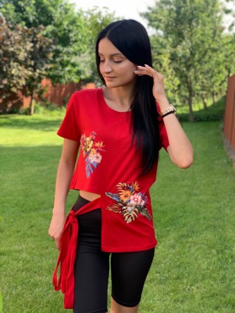 Женская стильная футболка в камнях