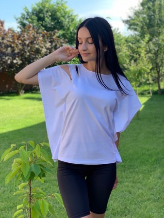 Женская стильная футболка в камнях