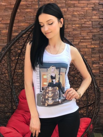 Женская майка в камнях