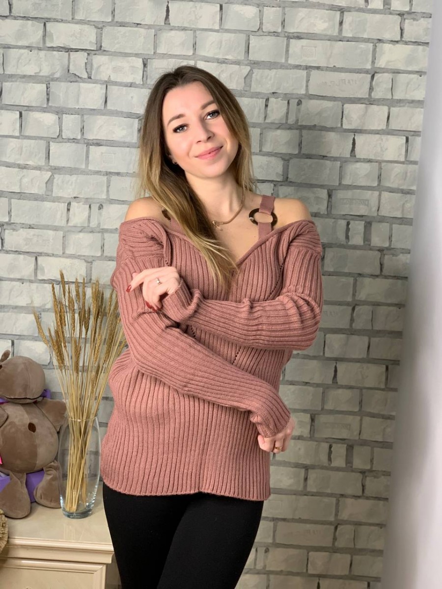 Женский стильный свитер 