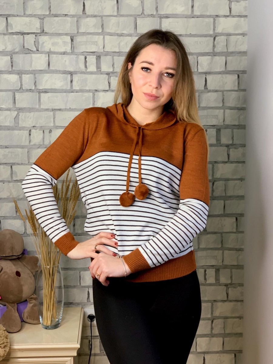Женский стильный свитер 