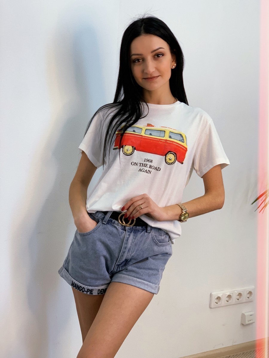 Женская стильная футболка в камнях