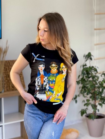 Женская стильная футболка в камнях 