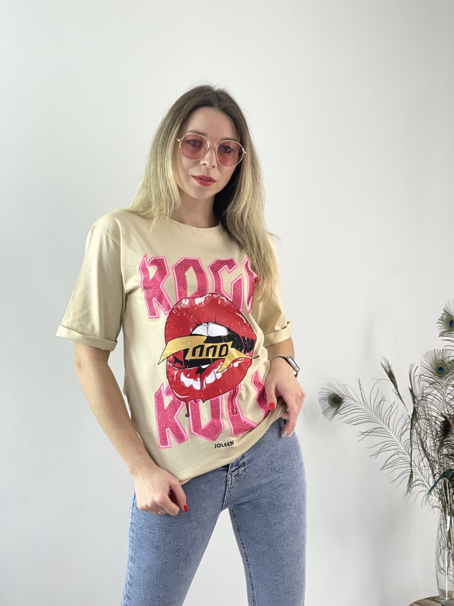 Женская  стильная футболка  в камнях 