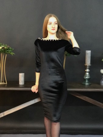 Женское стильное платье в камнях