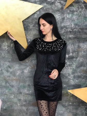 Женское стильное платье в камнях