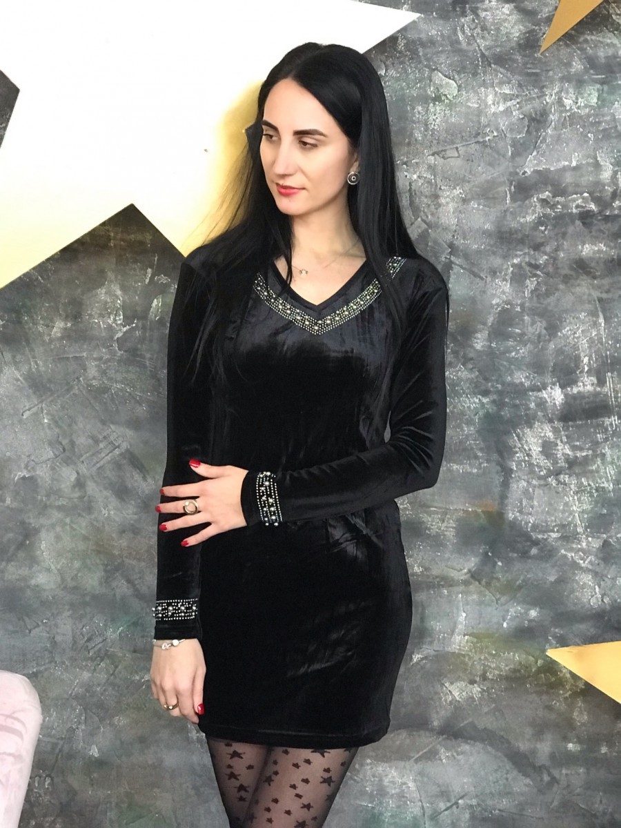 Женское стильное платье в камнях