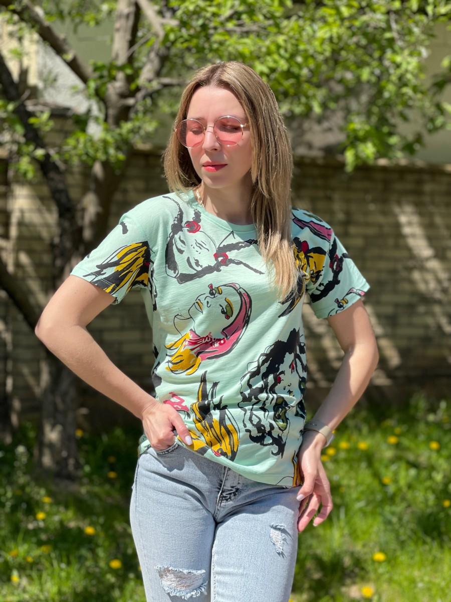 Женская  стильная футболка