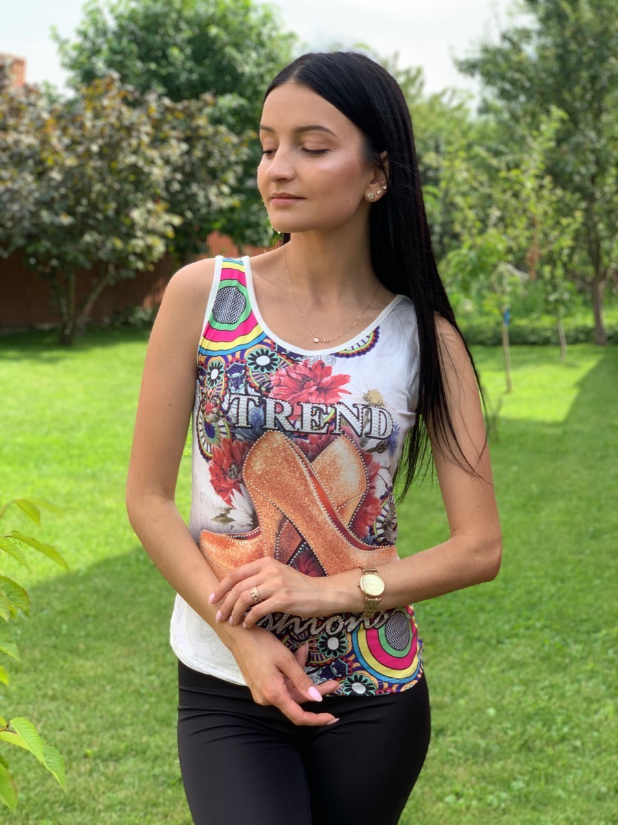 Женская майка в камнях