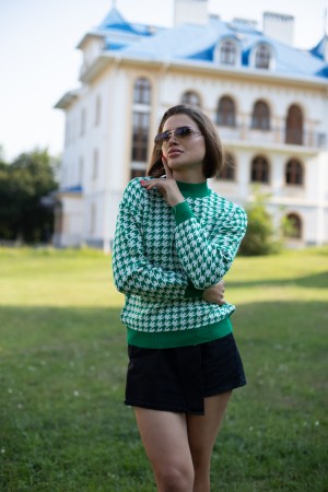 Стильный женский свитер 