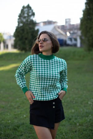 Стильный женский свитер 
